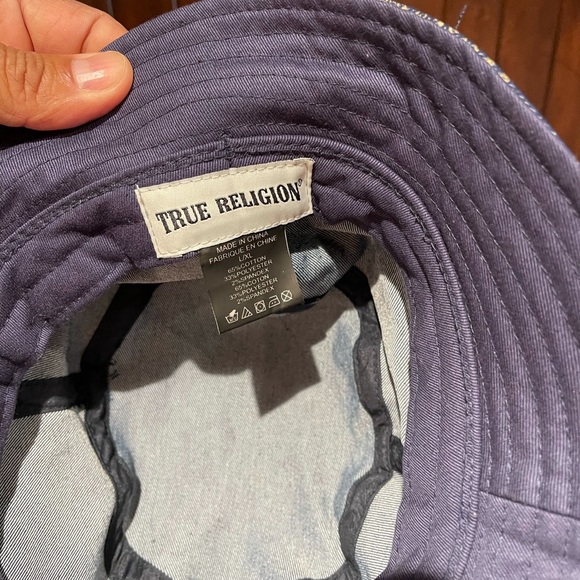 True religion bucket hat - Picture 7 of 8